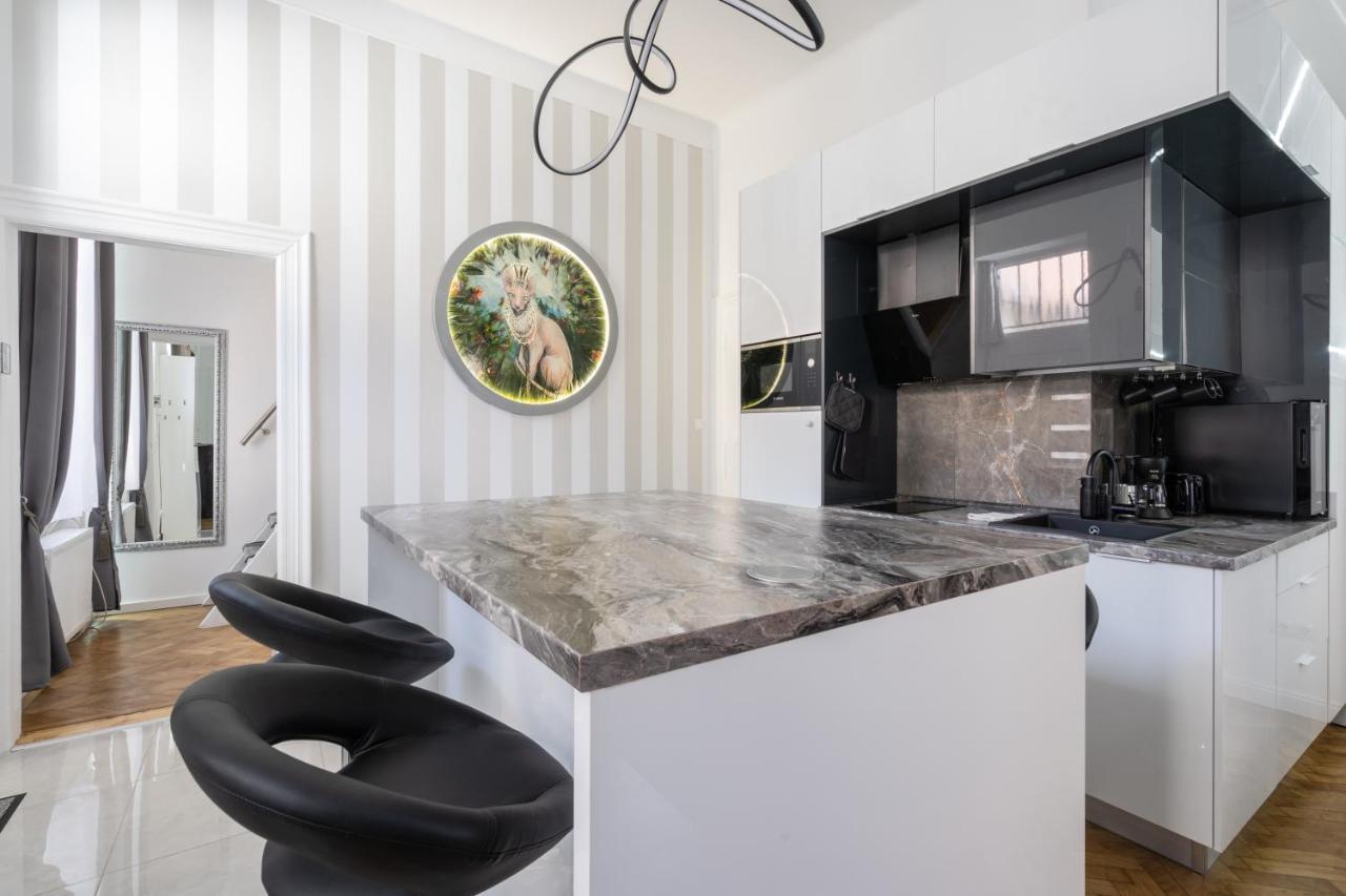 Galaxy Cube Apartment Budapest Exterior photo